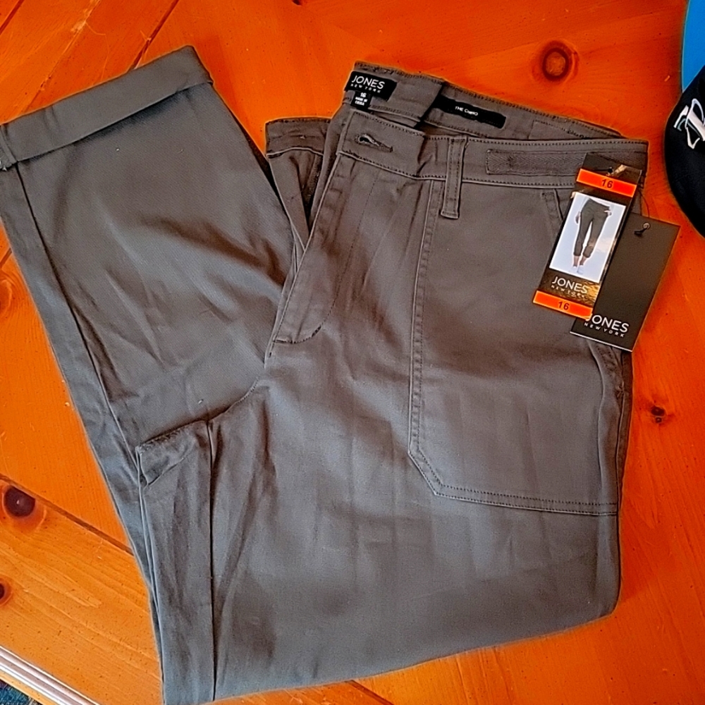 Jones New York Chino cuffed pants, NWT, Rustic Olive in color
